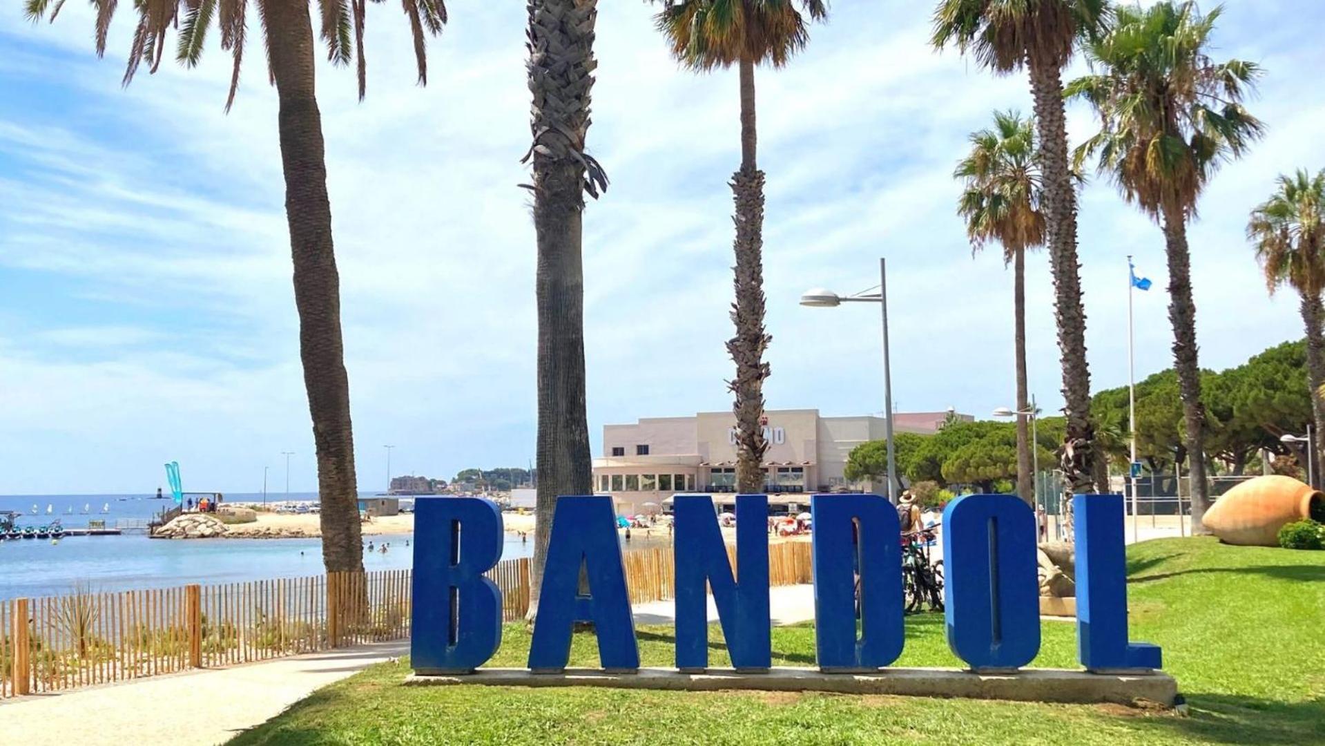 Studio Climatise Hypercentre Bandol Et Plages Apartment Exterior photo